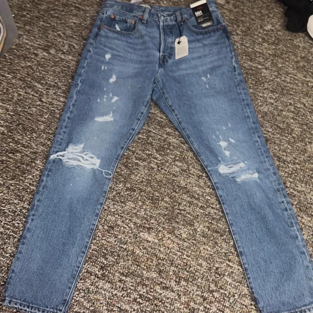 Levis 501 Skinny Distressed Denim Jeans Size 27 x 28 NWT retail $108 100% cotton - Picture 1 of 4